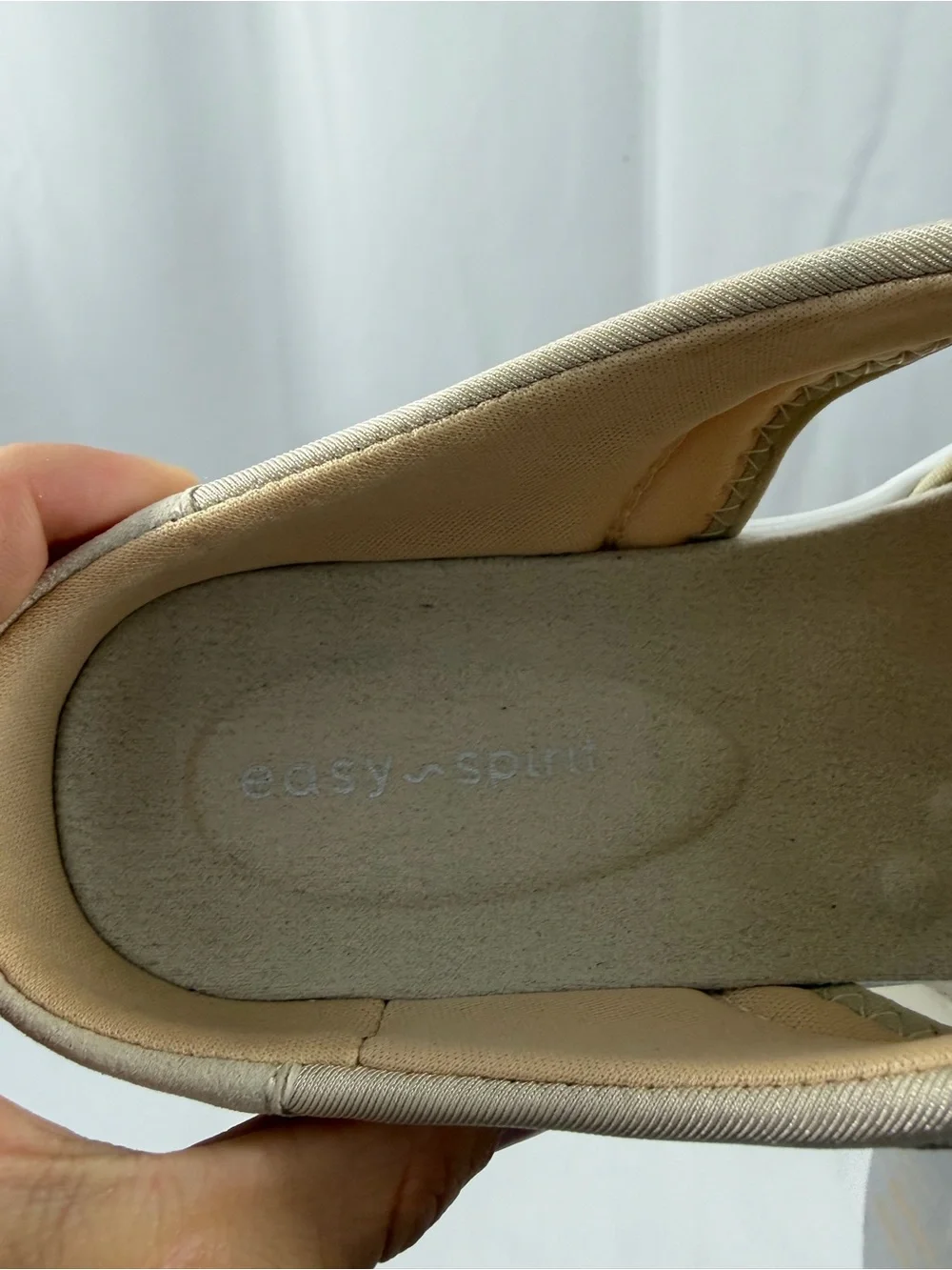 NWT Easy Spirit Women’s Size 7.5 Beige Slip-On Shoes